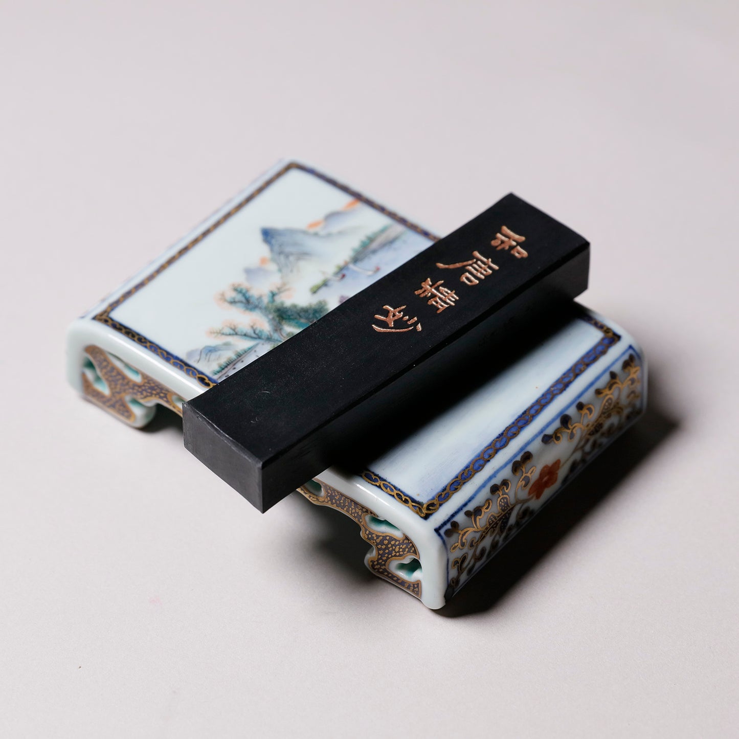 Ink Rest
Sansui-zu #2 (Traditional Landscape Design)