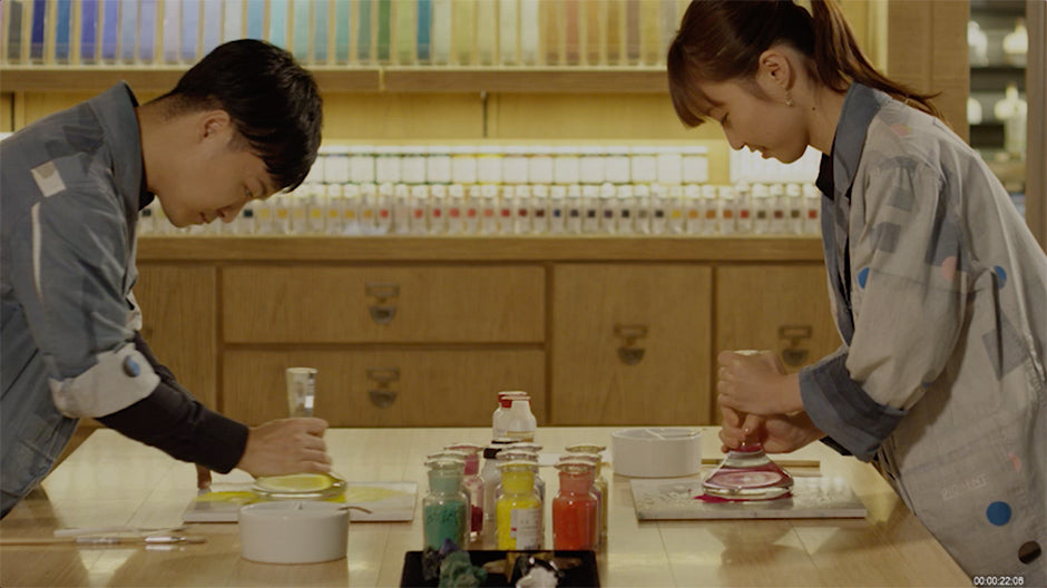 動画を読み込む: Official video of pigiment.live, a creative facility dedicated to the exploration of color and texture expressions. Featuring a shop, lab, and workshops specialized in painting materials.
